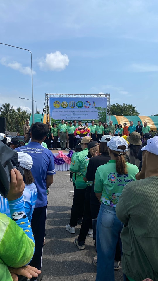 วันนี้ (18/3/68)เวลา 09.00 น.
นำโดยนางสาวพรพรรณ แย้มมยาสุจริต หัวหน้าสำนักปลัดพร้อมด้วยข้าราชการ พนักงานและลูกจ้าง (สำนักปลัด กองคลัง กองช่าง) ร่วมกิจกรรมเครือข่ายขับเคลื่อนสิ่งแวดล้อมไทยยั่งยืน "โครงการปลูกป่าชายเลน อบจ..
และเก็บขยะชาดหาดบ้านปากหาดหมู่ที่ 3บ้านร่องน้อยต.ท่ายาง อ.เมือง จ.ชุมพร