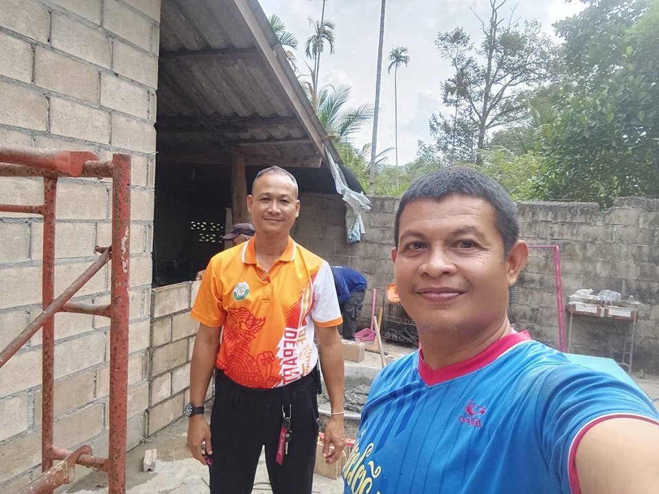 วันนี้(20/3/68) ตั้งแต่เวลา 09.00 น.นำโดย พ.จ.อ.สิทธิชัย พิมสุวรรณ นักพัฒนาชุมชนชำนาญการพร้อมด้วยจ.ส.อ.ศราวุธ พฤกษามุก เจ้าพนักงานป้องกัน พนักงานบรรเทา และพนักงานกองช่างลงพื้นที่ปฏิบัติงานช่วยปรับสภาพแวดล้อมที่อยู่อาศัยสำหรับบ้าน คนพิการ ด.ญ.เกตน์สิรี  โอยสวัสดิ์  หมู่ที่ 3 ต.วังใหม่ อ.เมือง จ.ชุมพร