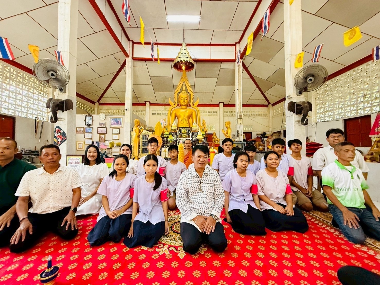 วันนี้ ( 9/7/68)เวลา 08.30 น. เทศบาลตำบลวังใหม่จัดกิจกรรม
"โครงการสืบสานงานประเพณีแห่เทียนพรรษา ประจำปี 2568"
จัดถวายเทียนในพื้นที่ตำบลวังใหม่ จำนวน 4วัด 2 สำนักสงฆ์ 1 ที่พักสงฆ์  🙏🙏🙏
นำโดย นายพรศักดิ์ พิมาน นายกเทศมนตรีตำบลวังใหม่ คณะผู้บริหาร ข้าราชการ พนักงาน ลูกจ้างสมาชิกสภาเทศบาล เขต1 และเขต 2 คณะครู นักเรียน รร.บ้านนาแซะ ผอ.รร.บ้านท่าไม้ลาย คณะครูนักเรียน ศพด.บ้านท่าไม้ลาย ผู้นำชุมชน กำนัน/ผู้ใหญ่บ้าน/แพทย์/สารวัตรกำนัน และพัฒนากรอำเภอเมืองชุมพร