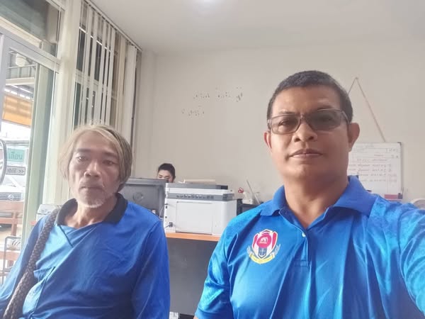 #นักพัฒนาชุมชน เทศบาลตำบลวังใหม่เป้าหมายช่วยเหลือเต็มใจการบริการผู้ด้อยโอกาส
วันนี้ (18 กันยายน 2568) เวลา
10.30 น. พ.จ.อ. สิทธิชัย พิมสุวรรณ นักพัฒนาชุมชนชำนาญการ นำผู้พิการ นายสมคิด ป้องภัย ทำบัตรผู้พิการ เนื่องจากบัตรหมดอายุ ณ ศูนย์บริการคนจังหวัดชุมพร
เพื่ออำนวยความสะดวกให้กับผู้พิการที่ไม่มีพาหนะในการเดินทาง