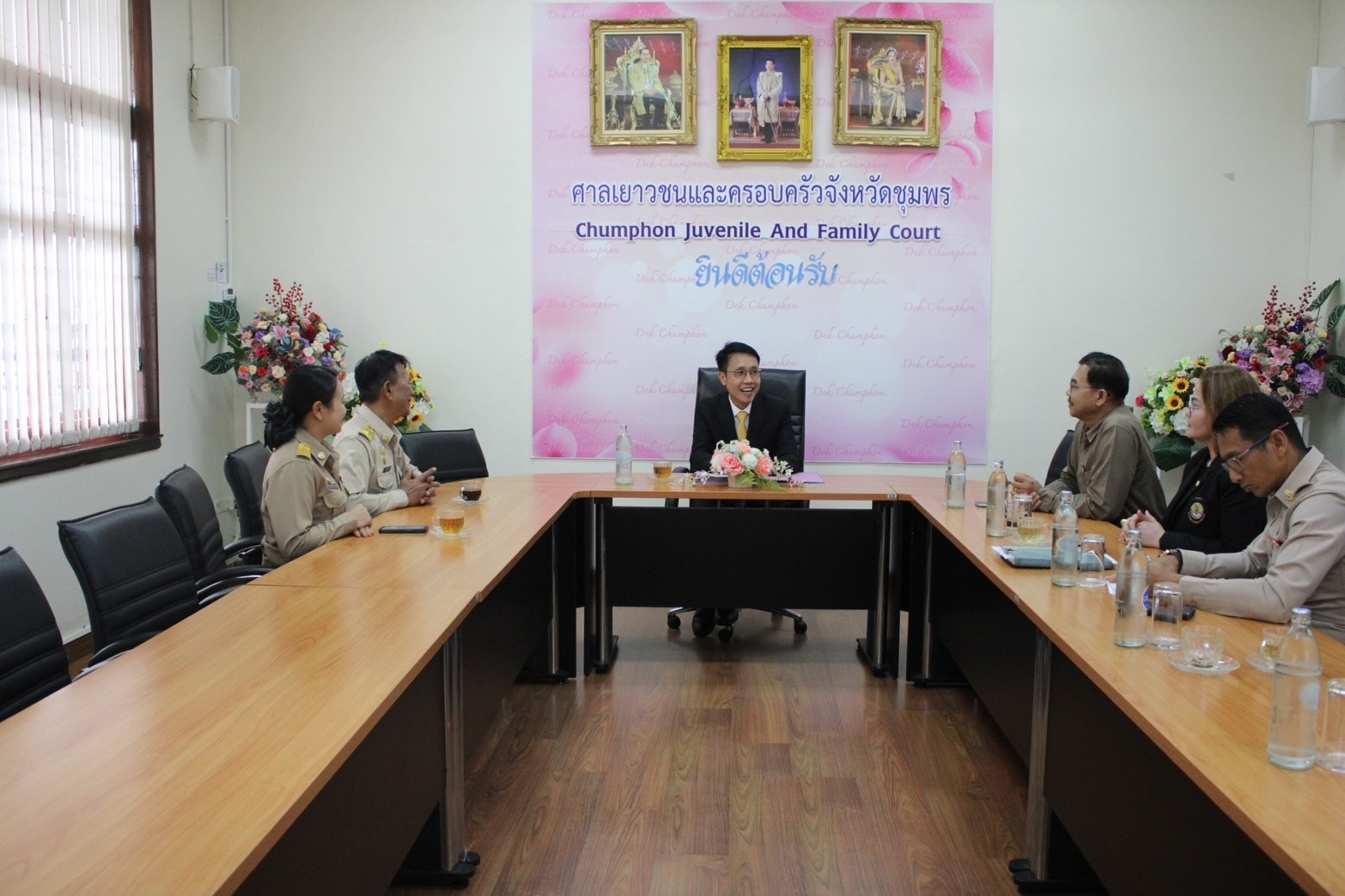 เมื่อวันที่ (29 กันยายน2568) เวลา 13.00 น.นำโดย นาย 
พรศักดิ์ พิมานนายกเทศมนตรีตำบลวังใหม่ พร้อมด้วย นางสาวพรพรหม พิมาน เลขานุการนายกเทศมนตรีตำบลวังใหม่
เข้าร่วมประชุมปรึกษา เรื่อง"โครงการให้ความรู้ การใช้ความรุนแรงในครอบครัวและสิทธิของเด็ก " ณ ศาลเยาวชนและครอบครัวจังหวัดชุมพร อ.เมืองชุมพร จ.ชุมพร