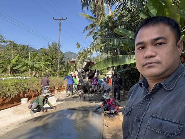 วันที่( 22 ธ.ค. 68) เวลา 09.30 น. จ.ส.อ. อนุสรณ์ ชะรินสาร นายช่างโยธา รักษาราชการแทนผอ. กองช่างเทศบาลตำบลวังใหม่
ลงพื้นที่ปฏิบัติงานติดตามงานถนนผู้รับจ้างทำการเทคอนกรีตณ ซอยท่าไม้ลาย 5 หมู่ที่ 7 ต.วังใหม่ อ.เมือง จ.ชุมพร