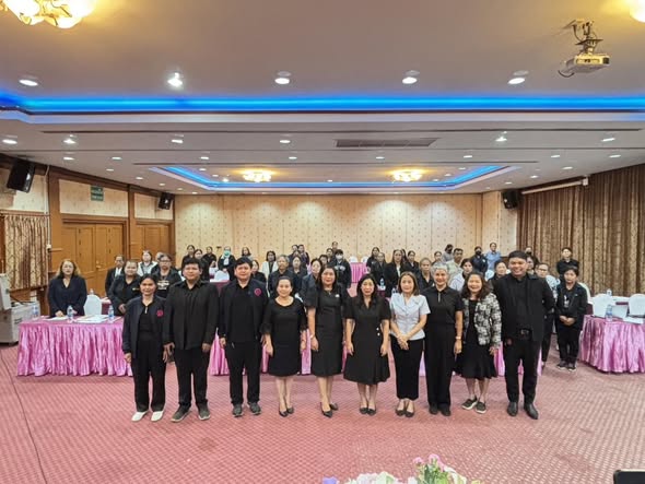 งานสาธารณสุขและสิ่งแวดล้อม  สำนักปลัดเทศบาล นำโดย นางสาวกนกวรรณ  พรหมพฤกษ์ ผู้ช่วยงานสาธารณสุข นางประภา พรหมโยธา และ นางวิริยา บุณยะสมิต
อสม.รพ.สต.วังใหม่ เข้าร่วมการฝึก โครงการยกระดับคุณภาพชีวิตกลุ่มเปราะบาง กิจกรรมที่ 2 หลักสูตรที่ 1 ฝึกอบรมการดูแลผู้สูงอายุในชุมชน (18ชั่วโมง) รุ่นที่ 1 ณ โรงแรมชุมพรการ์เดนส์ จ.ชุมพร ตั้งแต่วันที่ 23-25 ธันวาคม 2568