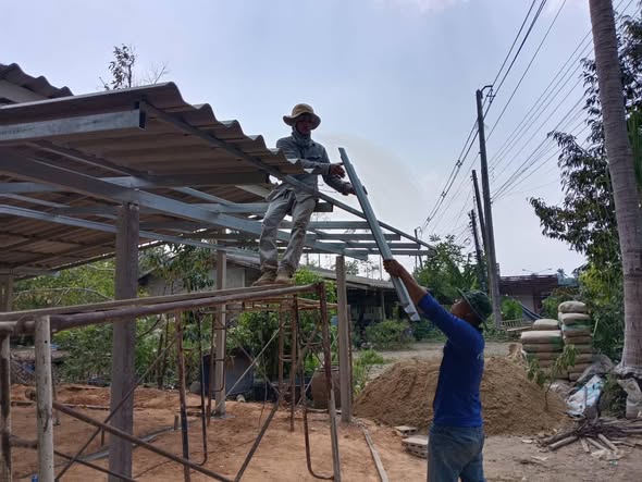 ร่วมกันสร้างบ้านให้กับผู้พิการ “โครงการปรับสภาพสิ่งแวดล้อมที่อยู่อาศัยให้เหมาะสมและปลอดภัย” กลุ่มเปราะบาง (ผู้พิการ) ให้กับนายสายันต์ เกสดา บ้านเลขที่ 116 หมู่ที่ 6 ต.วังใหม่ อ.เมือง จ.ชุมพร