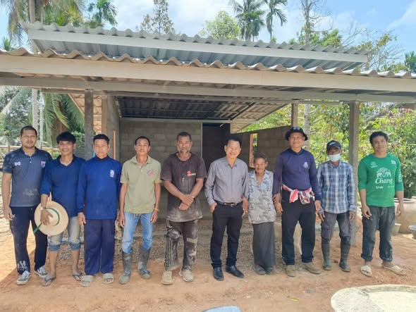 ร่วมกันสร้างบ้านให้กับผู้พิการ “โครงการปรับสภาพสิ่งแวดล้อมที่อยู่อาศัยให้เหมาะสมและปลอดภัย” กลุ่มเปราะบาง (ผู้พิการ) ให้กับนายสายันต์ เกสดา บ้านเลขที่ 116 หมู่ที่ 6 ต.วังใหม่ อ.เมือง จ.ชุมพร