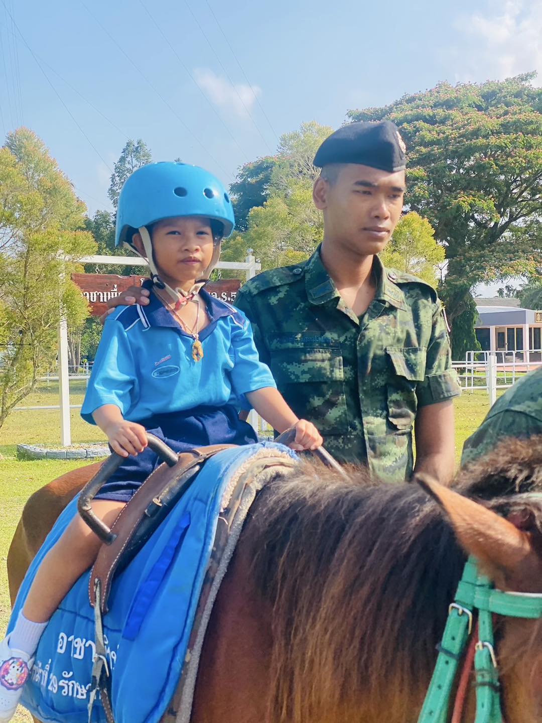 วันนี้17 มีนาคม เวลา 08.30 น.
ศูนย์พัฒนาเด็กเล็กโรงเรียนบ้านท่าไม้ลาย ได้จัดกิจกรรมการศึกษาแหล่งเรียนรู้นอกห้องเรียน ประจำปีการศึกษา 2568 ( เข้าเยี่ยมชมโครงการศูนย์เศรษฐกิจพอเพียง และโครงการอาชาเพื่อพัฒนาเยาวชน) ณ ค่ายเขตอุดมศักดิ์ จังหวัดชุมพร