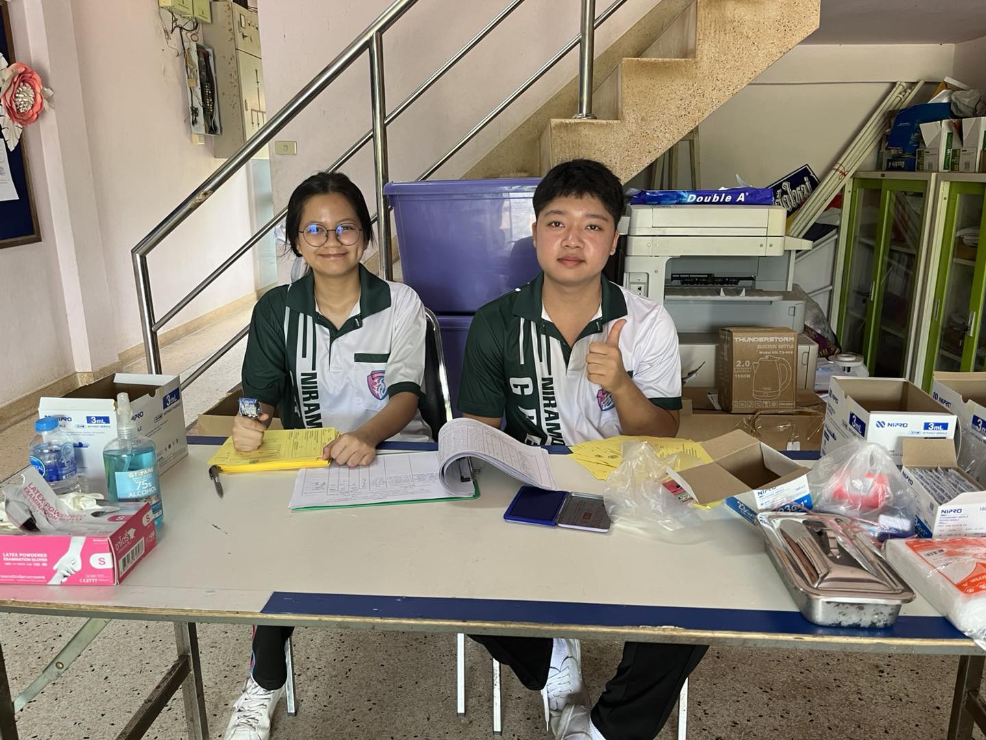 วันนี้ (22 เม.ย69) ตั้งแต่เวลา08.30น.-16.30 น.
       งานสาธารณสุขและสิ่งแวดล้อม สำนักปลัดเทศบาล เทศบาลตำบลวังใหม่ ได้จัดทำโครงการสัตว์ปลอดโรคคนปลอดภัย จากโรคพิษสุนัขบ้า ตามรอยปณิธาน ศาสตราจารย์ ดร.สมเด็จ พระเจ้าน้องนางเธอ เจ้าฟ้าจุฬาภรณวลัยลักษณ์ อัครราชกุมารี กรมพระศรีสวางควัฒน วรขัตติยราชนารี ประจำปี 2569  
         นำโดย รองนายกเทศมนตรี เลขานุการนายกเทศมนตรี หัวหน้าฝ่ายบริหารงานทั่วไป นักทรัพยากรบุคคล ผู้ช่วยงานสาธารณสุข ผู้ใหญ่บ้าน หมู่ที่ 5 นักศึกษาฝึกงาน และ พนักงานขับรถยนต์
        ได้บริการ ฉีดวัคซีนป้องกันโรคพิษสุนัขบ้าให้กับประชาชนในหมู่ที่5และเก็บตกหมู่อื่นๆ ณ เทศบาลตำบลวังใหม่ อ.เมือง จ.ชุมพร