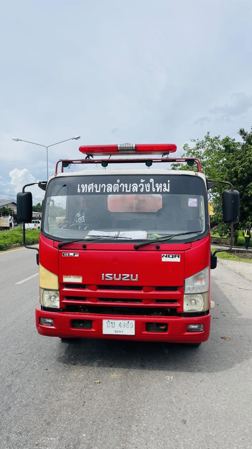 วันนี้ 16 มิ.ย.69 เวลา 14.24 น.
พนักงานป้องกันฯ   สำนักปลัดเทศบาลตำบลวังใหม่ ได้ให้การสนับสนุน 
รถบรรทุกน้ำ 5,000ลิตร เพื่อฉีดล้างพื้น ให้กับหมวดการทางระนอง  ในงานขุดลอกคูระบายน้ำ ของเขตทางหลวงหน้าปั๊มน้ำมัน ปตท. วังใหม่
ณ หมู่ที่ 9 ต.วังใหม่ อ.เมือง จ.ชุมพร