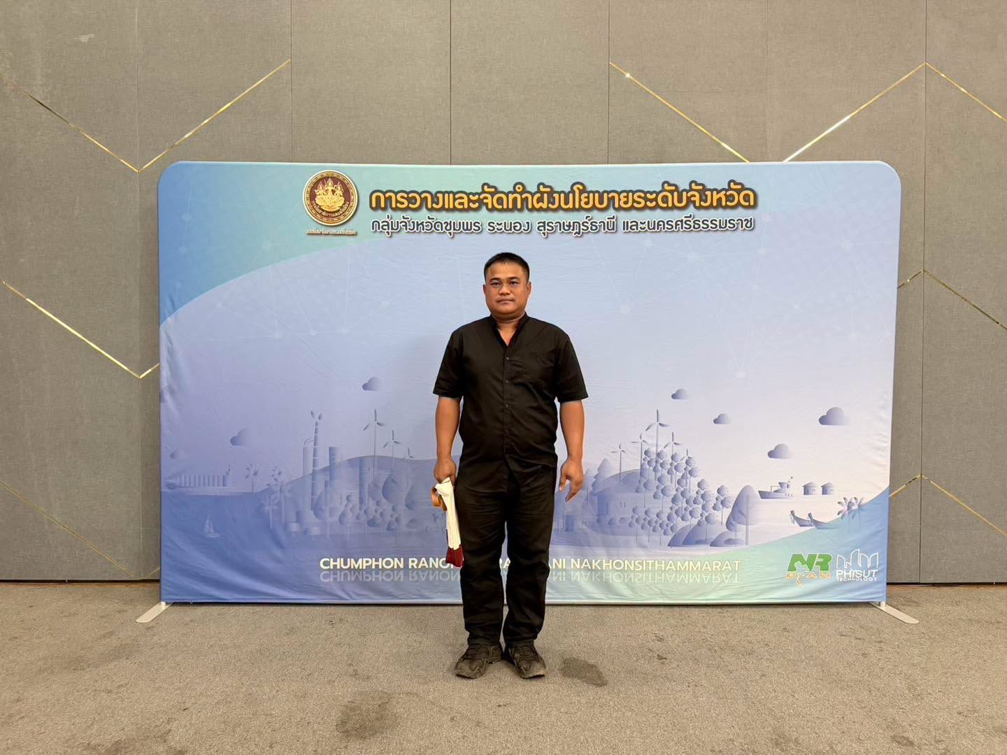 วันนี้ 20 กรกฏาคม 2569 ตั้งแต่เวลา 08.30น. จ.ส.อ. อนุสรณ์ ชะรินสาร นายช่างโยธา รักษาราชการแทนผอ.กองช่างเทศบาลตำบลวังใหม่